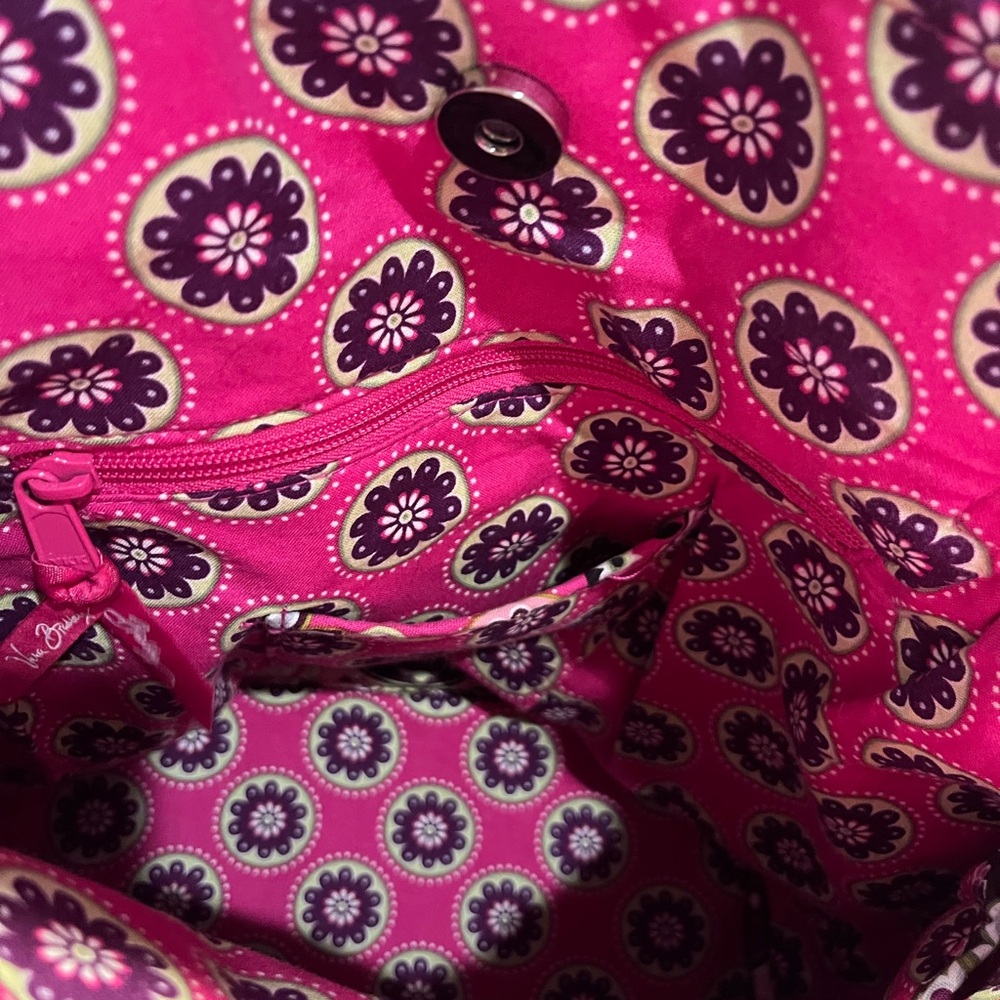 Vera Bradley [RETIRED] Very Berry Paisley On The Go Cinched Shoulder Bag - Picture 9 of 11